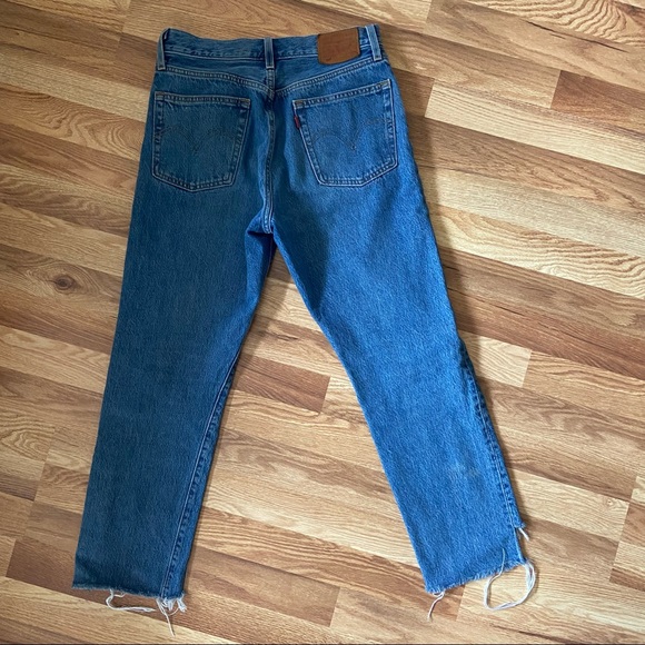 Women’s Levi’s 501 Crop Bottom Jeans - Picture 7 of 9